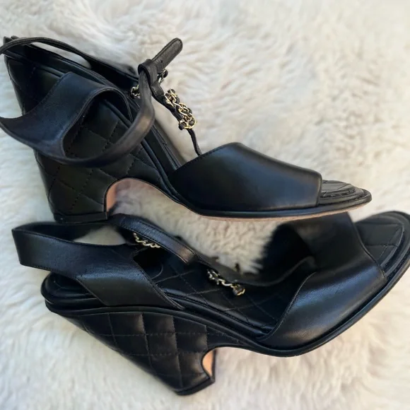 CHANEL black leather sandals quilted lambskin wedged sandals wedges - Picture 13 of 13